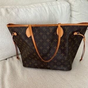Louis Vuitton
Brown Monogram Neverfull MM